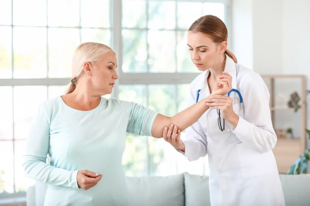 Joint Pain Treatments in Cranston, RI | Viva Wellness